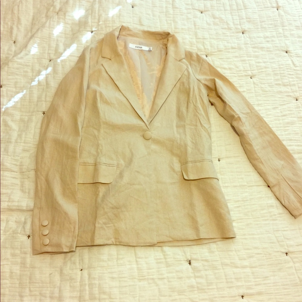 Beige linen blazer